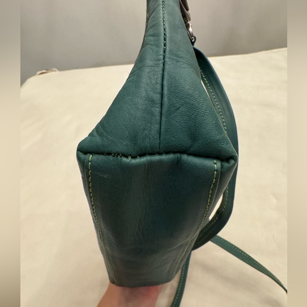 *SOLD ON ANOTHER PLATFORM* Leaders in Leather Crossbody w/ Convertible Straps - Picture 7 of 10